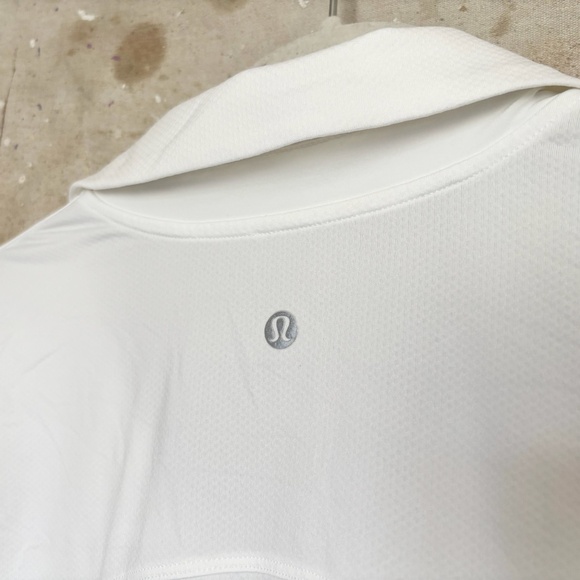Lululemon Quick-Dry Short-Sleeve Polo Shirt - Picture 4 of 4